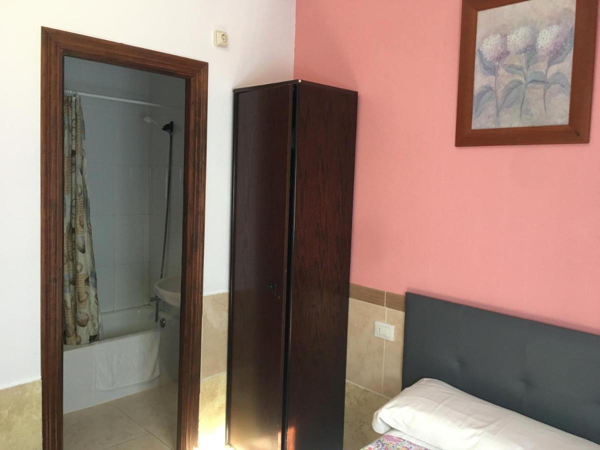 Hostal O Labrador Hotel O Hospital Bagian luar foto