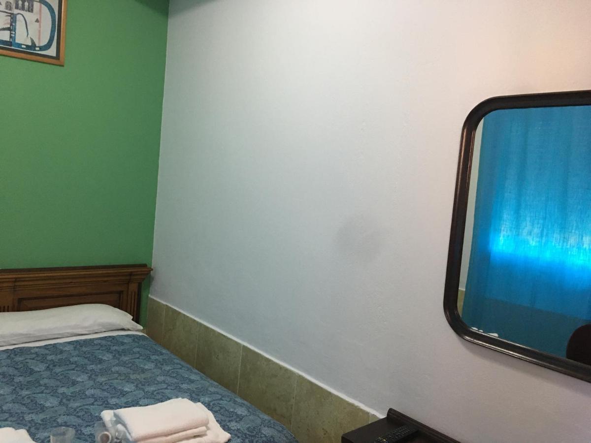 Hostal O Labrador Hotel O Hospital Bagian luar foto
